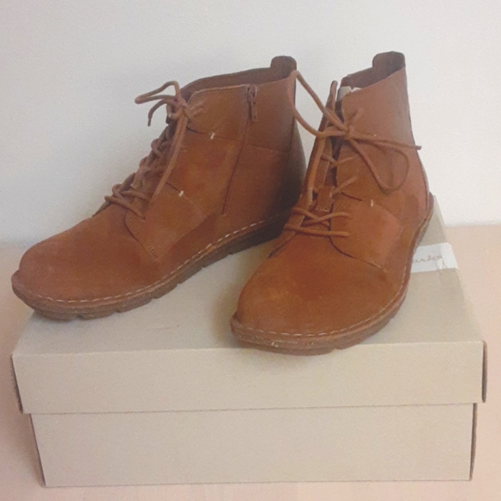 Womens Clarks Dark Tan 9 1/2 Wide